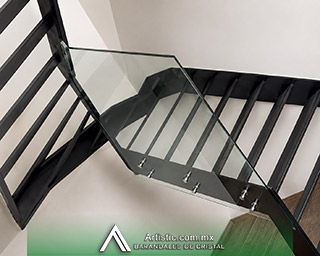 Barandal de cristal templado para escaleras flotantes modernas