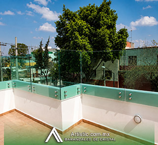 Barandal de cristal templado para balcón y roof garden en CDMX