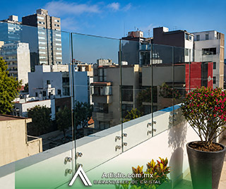 Barandal de cristal templado para terraza y balcón residencial en CDMX