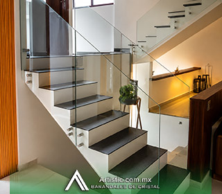 Barandal de cristal templado para escaleras de concreto modernas