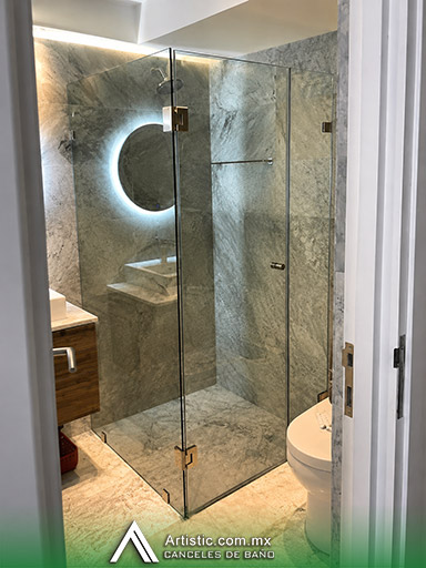 Cancel de baño en escuadra tipo L con dos fijos y puerta abatible en vidrio templado (CDMX)