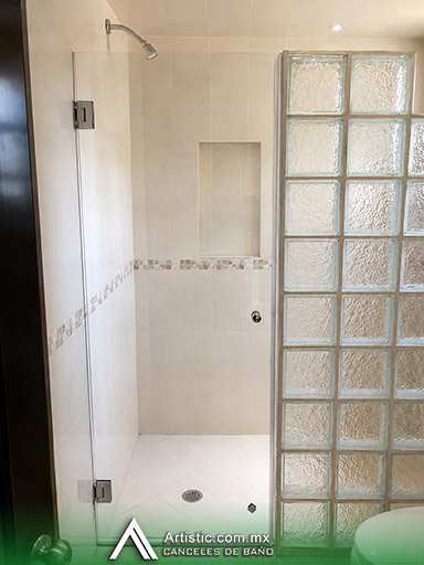 Cancel de baño abatible sin perfiles de vidrio templado
