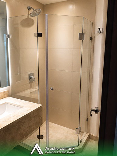 Cancel de baño tipo diamante para regadera en esquina en vidrio templado con puerta abatible (CDMX)