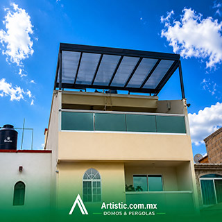 Pérgola corrediza de vidrio templado para terraza en CDMX
