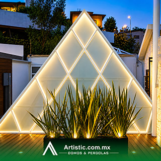Domo piramidal de cristal templado en CDMX